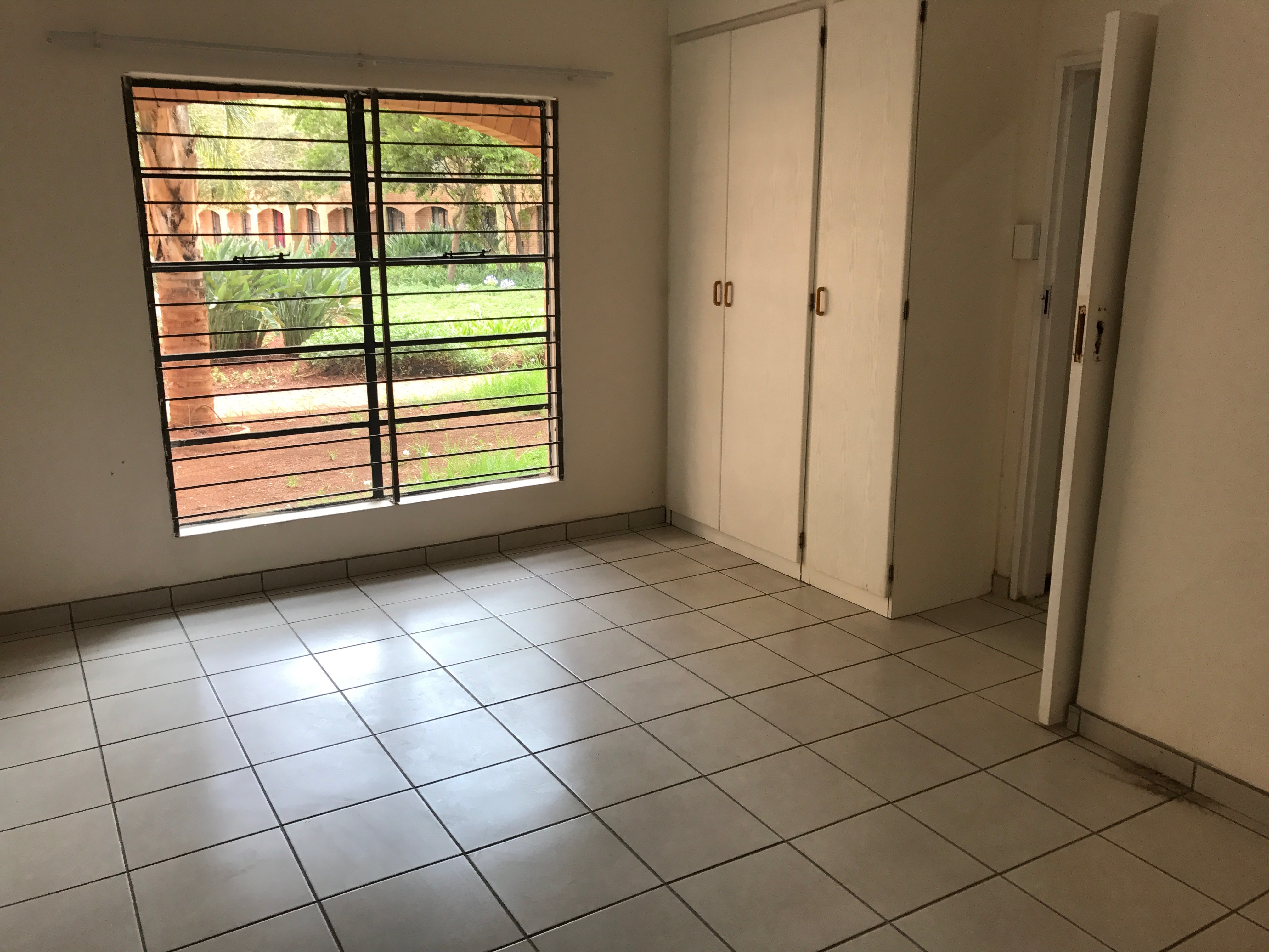 unilofts-open-apartment-for-2-opposite-tuks-up-in-hatfield-201798144453